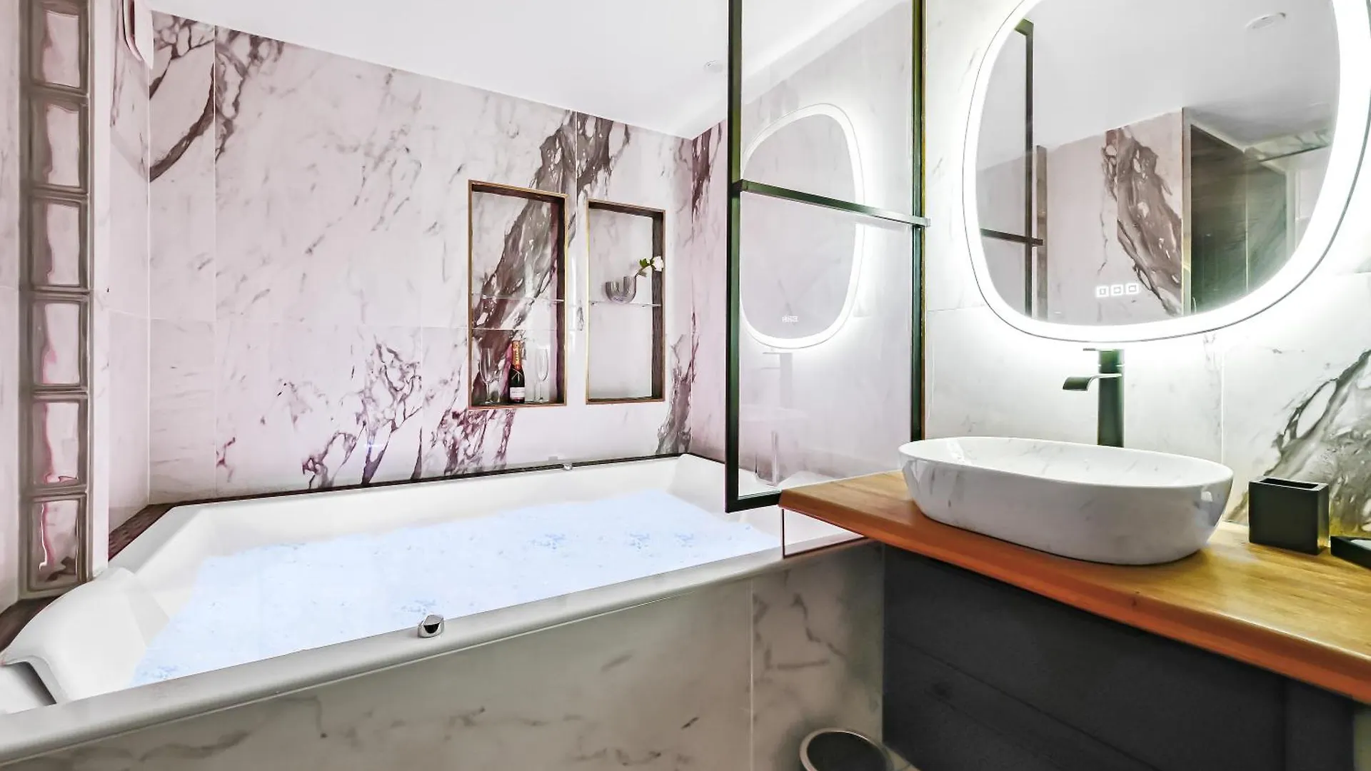 La Reverie - Love Room Paris - Jacuzzi Pro France