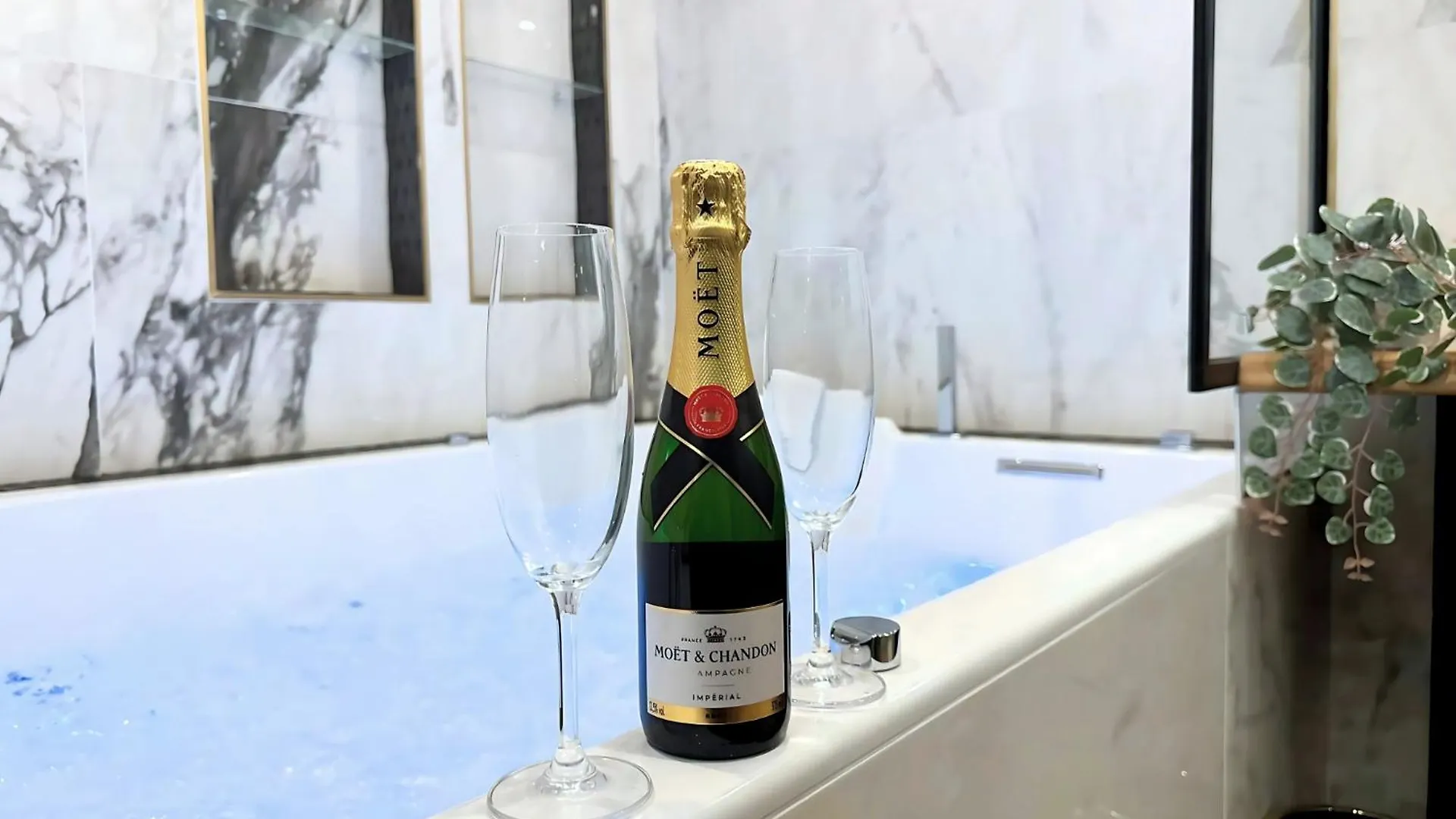La Reverie - Love Room Paris - Jacuzzi Pro France