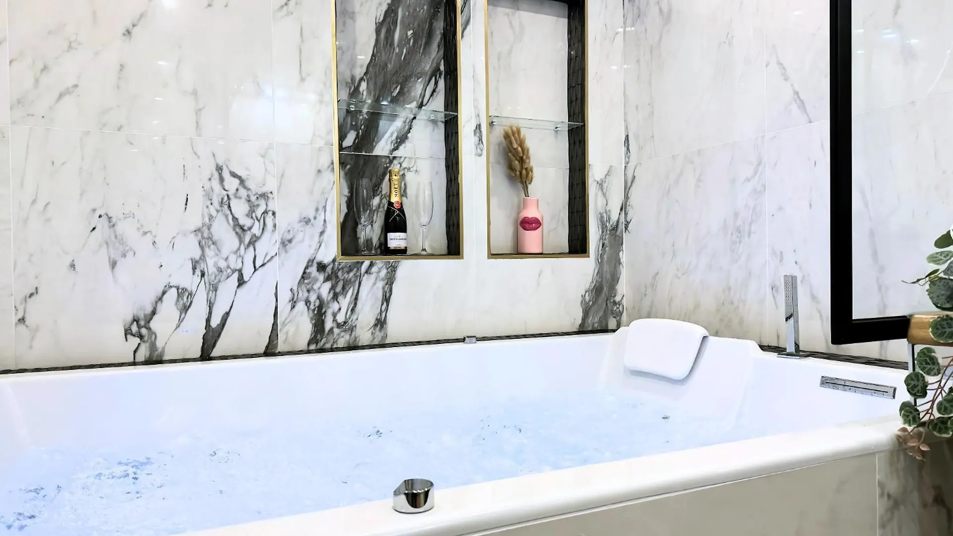 La Reverie - Love Room Paris - Jacuzzi Pro